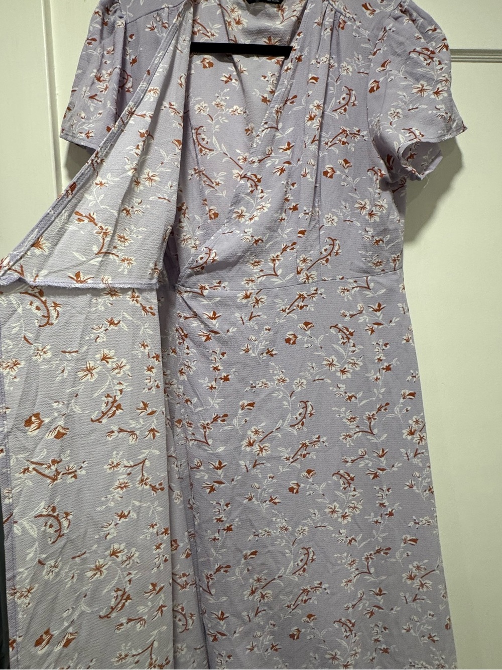 SHEIN Lavender Floral Midi Wrap Dress with Tie Waist - Picture 4 of 5